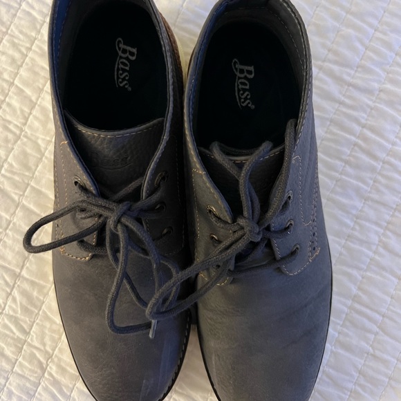 GH Bass Benson Lace-up Chukkas - Picture 2 of 6